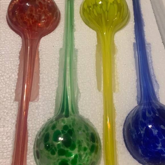 Watering Globes for Plants 4 Piece Set - Picture 5 of 8